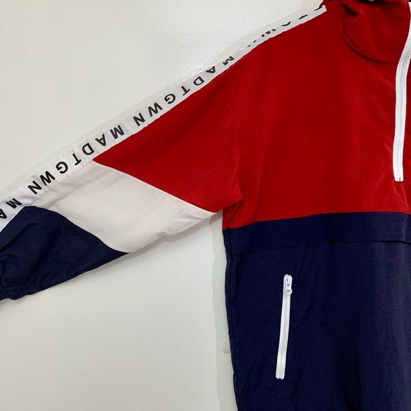 Meet your Posher, Aline - Picture 1 of 5